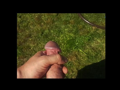 ❤️ A boazona se fode e se ejacula com um esguicho em um jardim de verão Sexo vídeo em porno pt-br.eviewporn.ru ☑